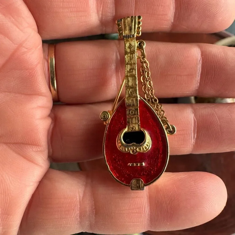Vintage Mandolin Musical Instrument Enamel Gold Tone Brooch